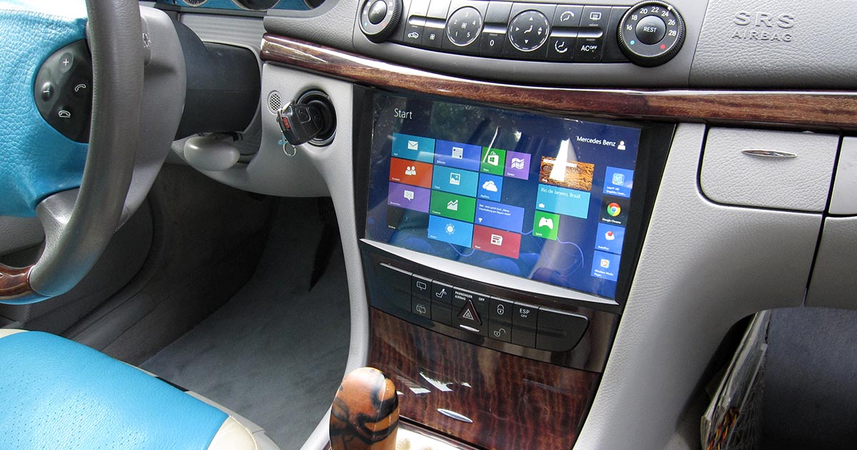 Car-PC für Mercedes E-Klasse W211 mit 10,1″ Touchscreen — Artifex-Babel