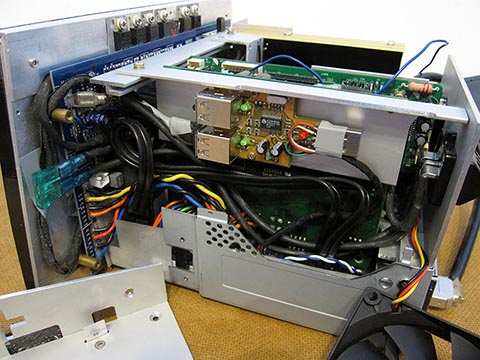 USB-hub, другая сторона. Car-PC для Mercedes E Class, W 211, Audio 20.