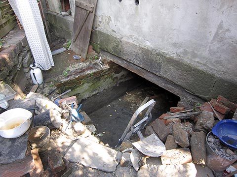 Очищенная выгребная яма.