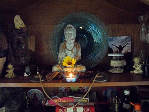 Интерьер дома Иштвана (Istvan Sky). Алтарь.