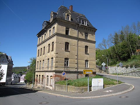 Юго-восточная угловая часть здания задумана как башня.