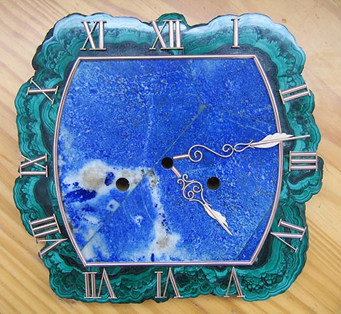 Напольные часы (grandfather clock). Авторская работа Александра Бабеля. Циферблат (лазурит, обрамлённый малахитом). Золотые цифры и стрелки.