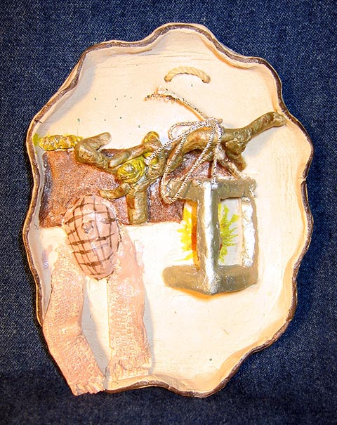 Rosette „Leuchte“. Ton. 2000. Arbeit aus der Ausbildungszeit an der Kinderschule für Kunst in Nowomoskowsk (Russland).