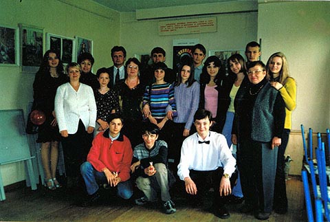 Наш выпускной класс в детской художественной школе с учителями: Пингачёвы Сергей Николаевич и Андрей Николаевич, Милютина Людмила Станиславовна.