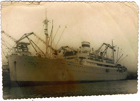 Пароход «Ильич», на котором дедушка Скоробогатов П.П. возвращался со службы на Камчатке. Построено в 1933 году на верфи «Blohm+Voss» в Гамбурге (Германия).