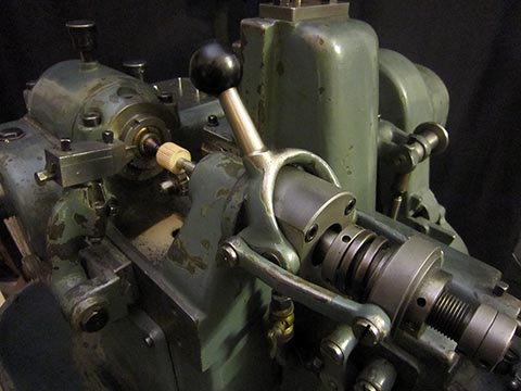Gauthier W1 gear hobbing machine. Workpiece clamping device.