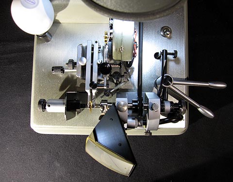 Jean Widmer-Steiner для уравновешивания винтового баланса Тип 2, в котором обод баланса можно сверлить вместе с осью. Вид сверху.