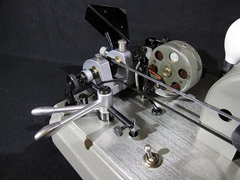 Jean Widmer-Steiner для уравновешивания винтового баланса Тип 2, в котором обод баланса можно сверлить вместе с осью. Рычаги управления.