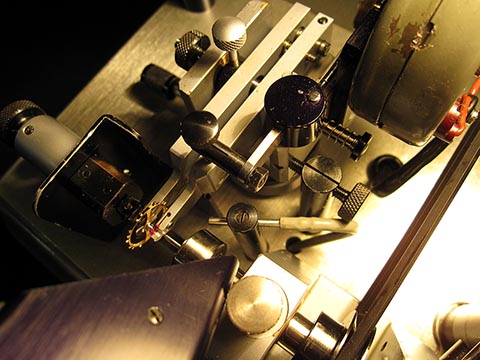 Jean Widmer-Steiner для уравновешивания винтового баланса Тип 2, в котором обод баланса можно сверлить вместе с осью. Вид сверху.