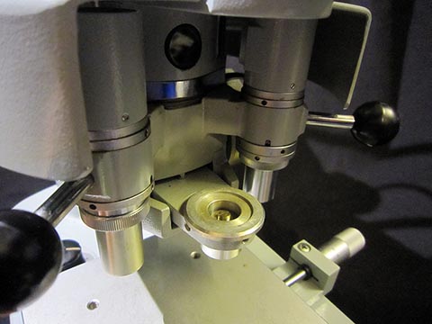 Shimadzu Микротвердомер Type M, Япония. Место для пирамиды.