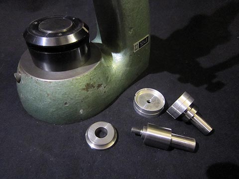 Press Jaggi, Perrin & Cie Machines, Bienne. Ich habe Adapter für Standard-Pressstempel hergestellt.