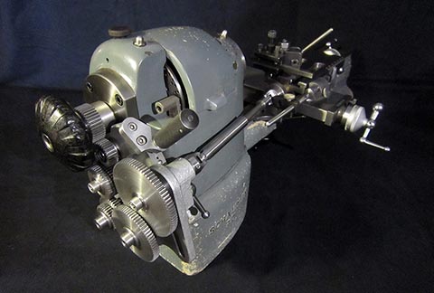 Винторезное устройство, закрытый шпиндель с приводом снизу.