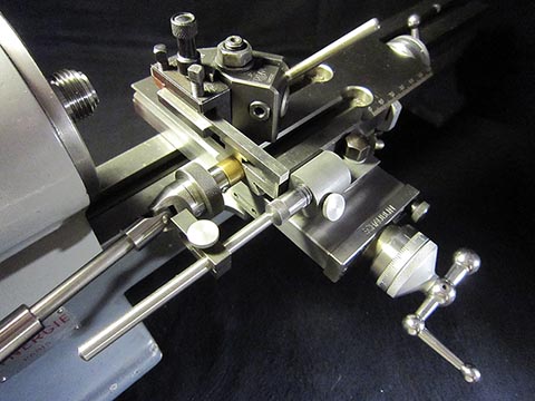 Винторезное устройство Schaublin 70, приспособление для расцепления с суппортом.