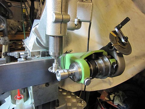 Винторезное устройство Schaublin 70, нарезание зубцов у ведущей шестерёнки