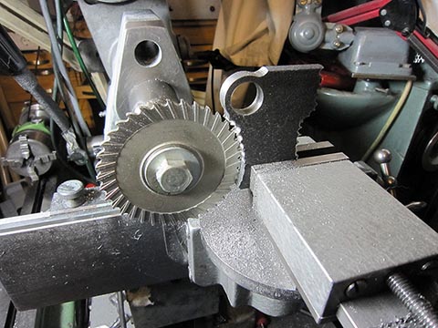 Винторезное устройство Schaublin 70, фрезерование контуров лиры на станке.