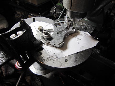 Винторезное устройство Schaublin 70, изготовление лиры из стальной заготовки по шаблону на фрезерном станке.