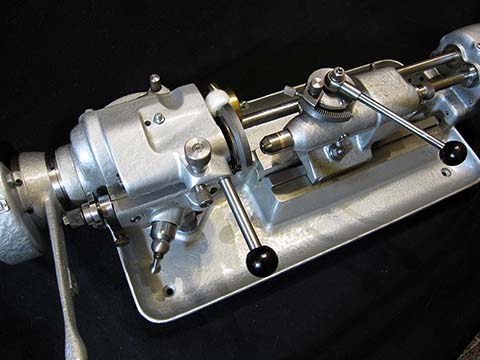 Станок для прокатки (роллирование) цапф Steinel SR 2, Villingen-Schwenningen an Neckar (Германия). Общий вид сверху.