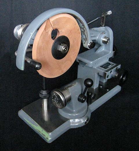 Prata Typ 11 pinion leaf polishing machine, Tavannes (Switzerland). General view. Support spindle with carbide inserts.