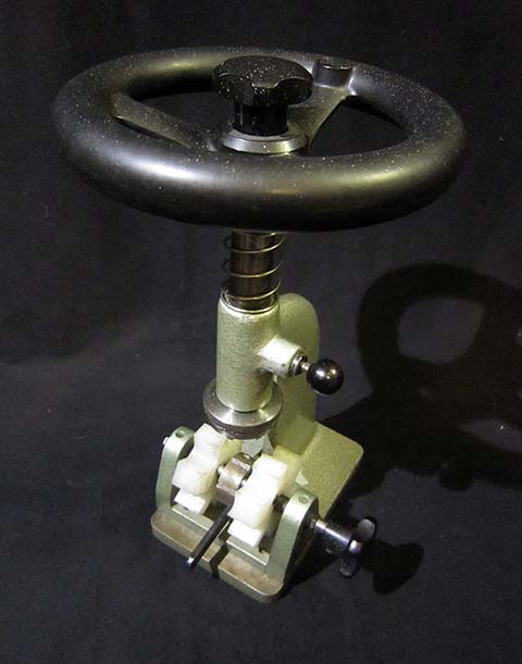 Ключ для открывания винтовых крышек часов RAWYLER. Общий вид.